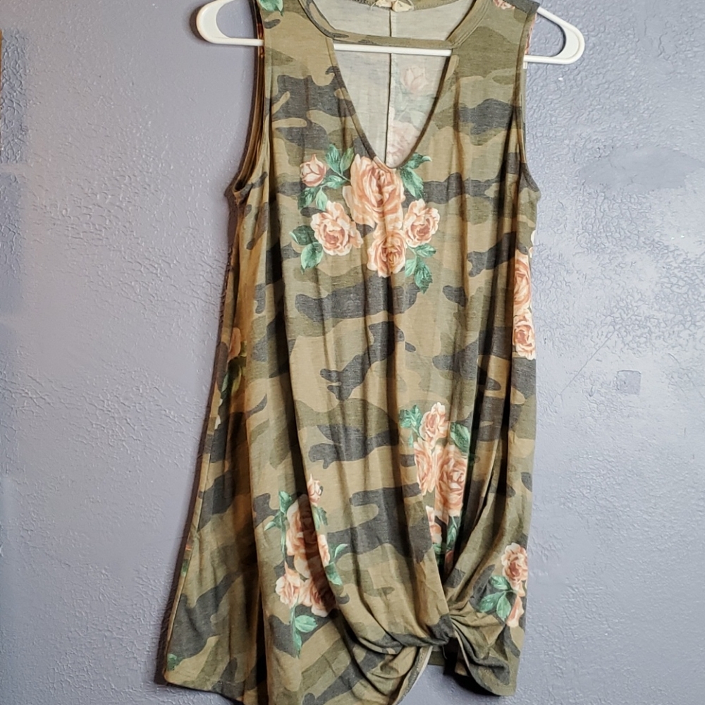 Long shirt with neck v cut and tye bottom deatil